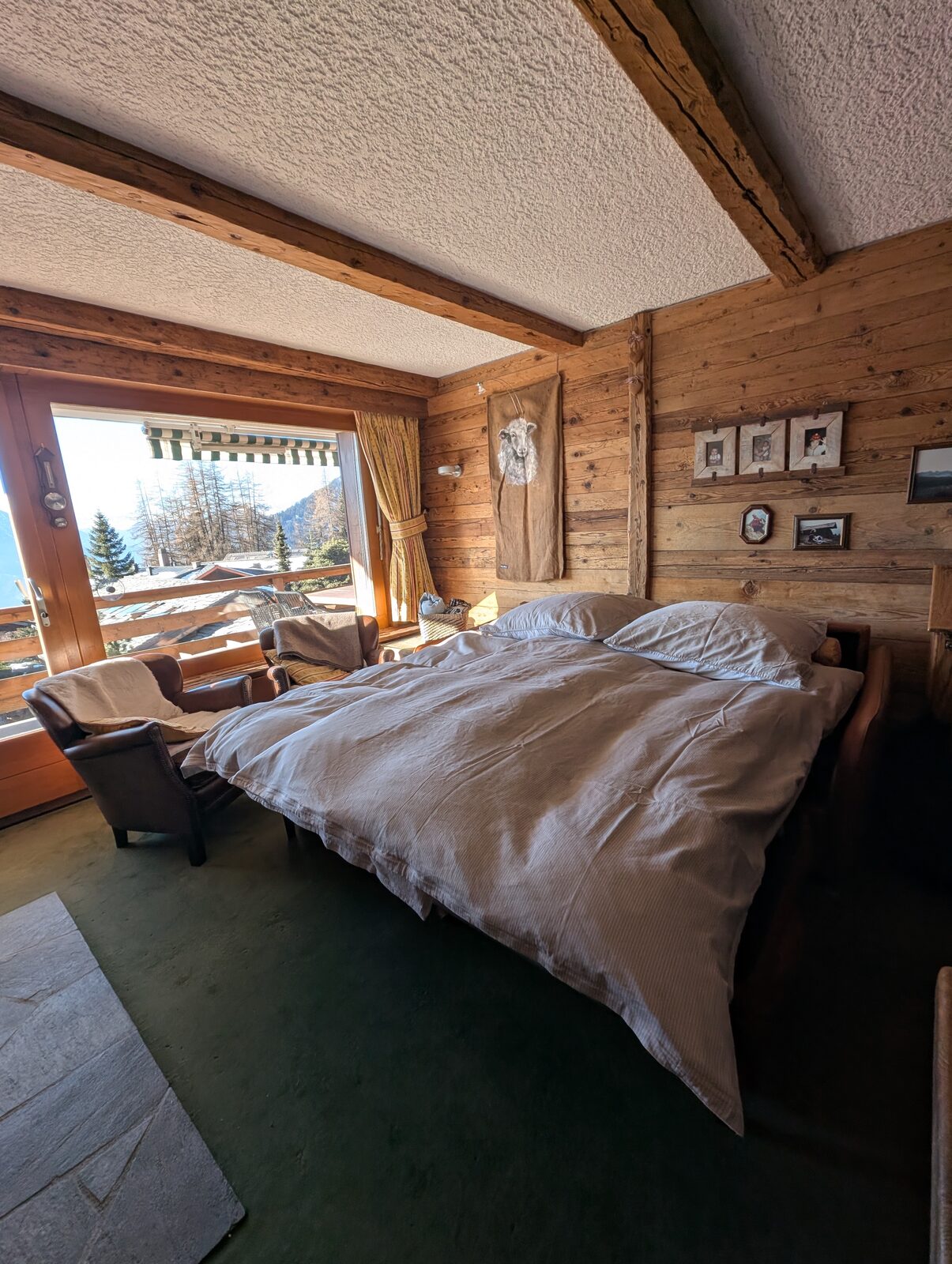 Schlafzimmer mit Bergblick, Bergwohnung Verbier