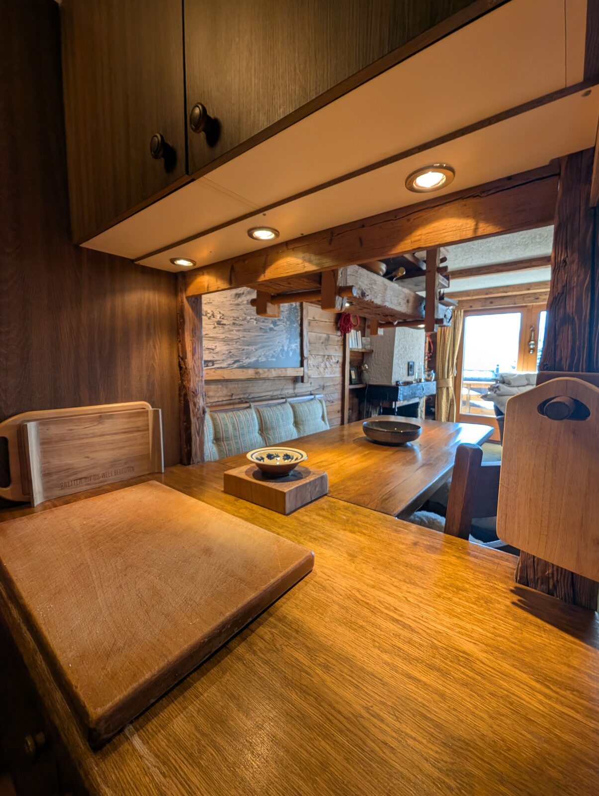 Essbereich mit Holzbalken, Bergwohnung Verbier